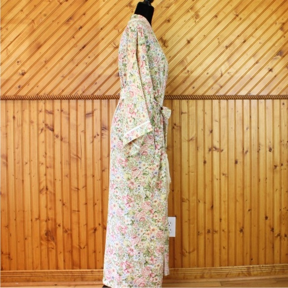 Vintage Diamond Tea Nightgown & Robe Set
Floral - Picture 13 of 14